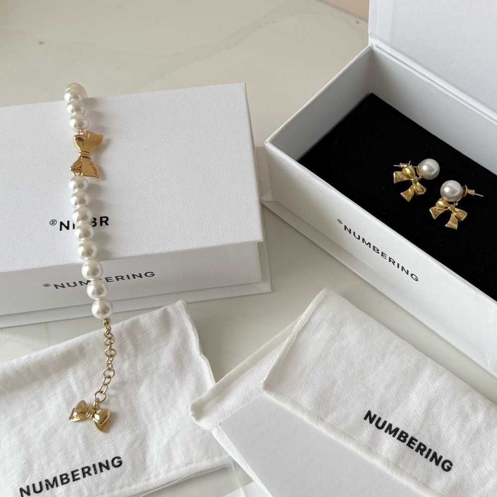 Numbering Gold and Pearl Jewelry Set - Earrings and Bracelet